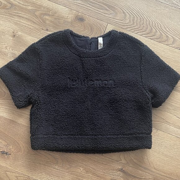 Lululemon Textured Fleece Embroidered Logo Tee Black Cropped Crew Neck Size: 4 - Picture 3 of 10